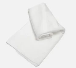 White knitted blanket